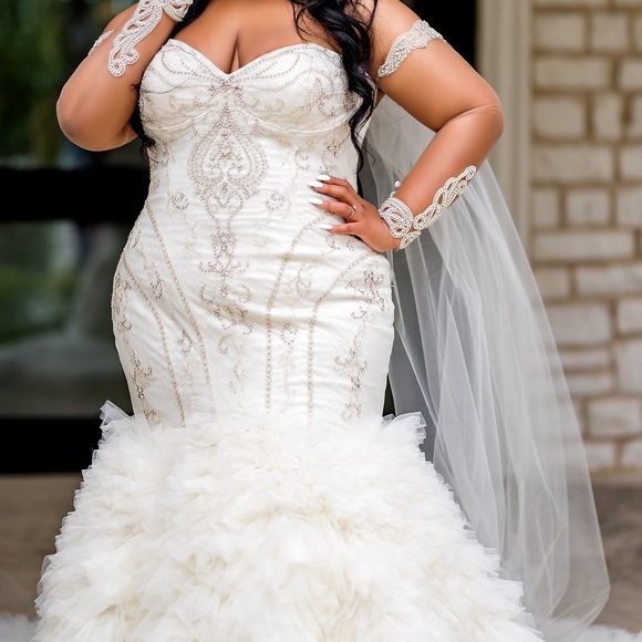 Winnie Couture Gemeni Gown - Ivory - Picture 1 of 4